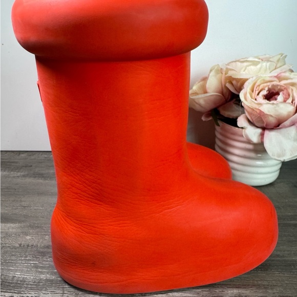 MSCHF Big Red Boots size 38-39/US8-8.5 - Picture 3 of 10